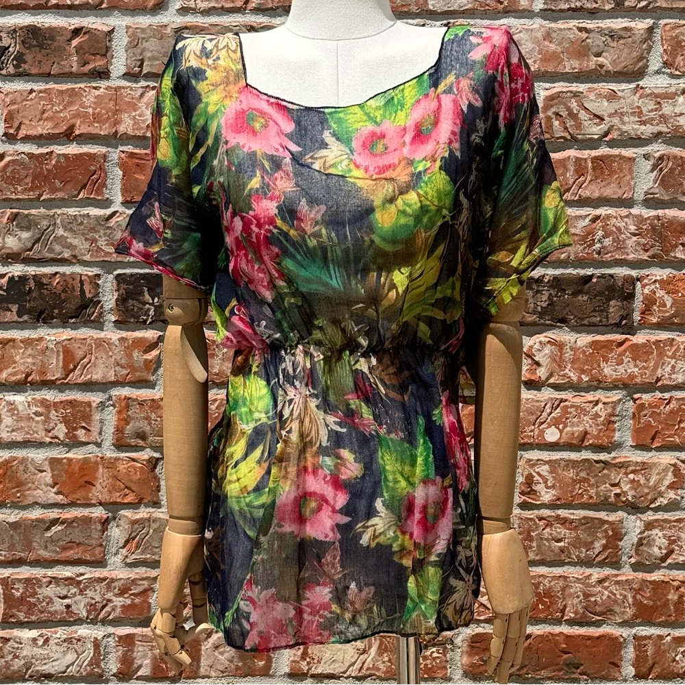 Coco + Carmen one size fits all floral swimsuit cover up / Excellent condition